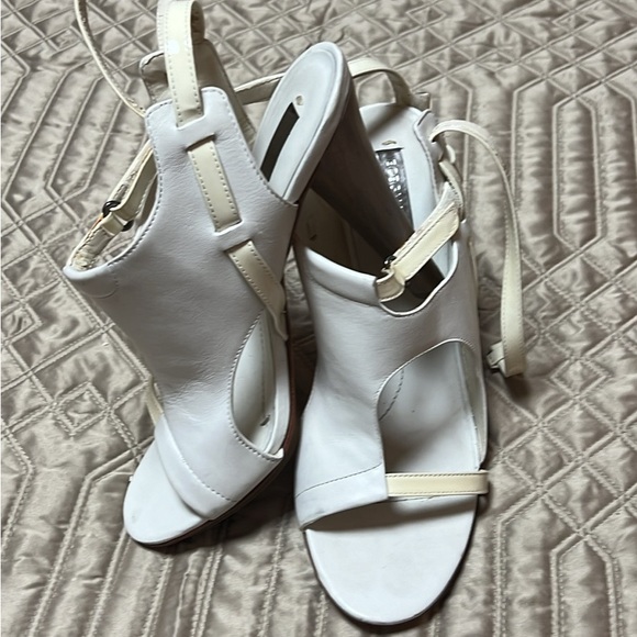 BCBG heel cream 9 1/2 - Picture 2 of 4